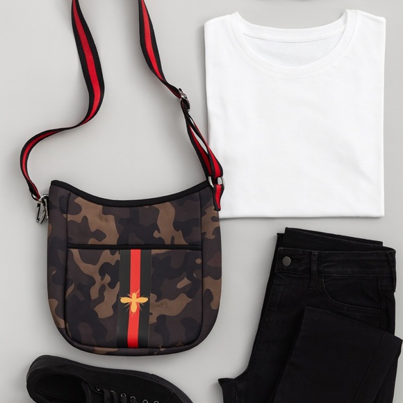 Parker & Hyde Crossover Tote Shoulder Beach Casual Bag Camouflage Moth Stripe - Picture 1 of 10